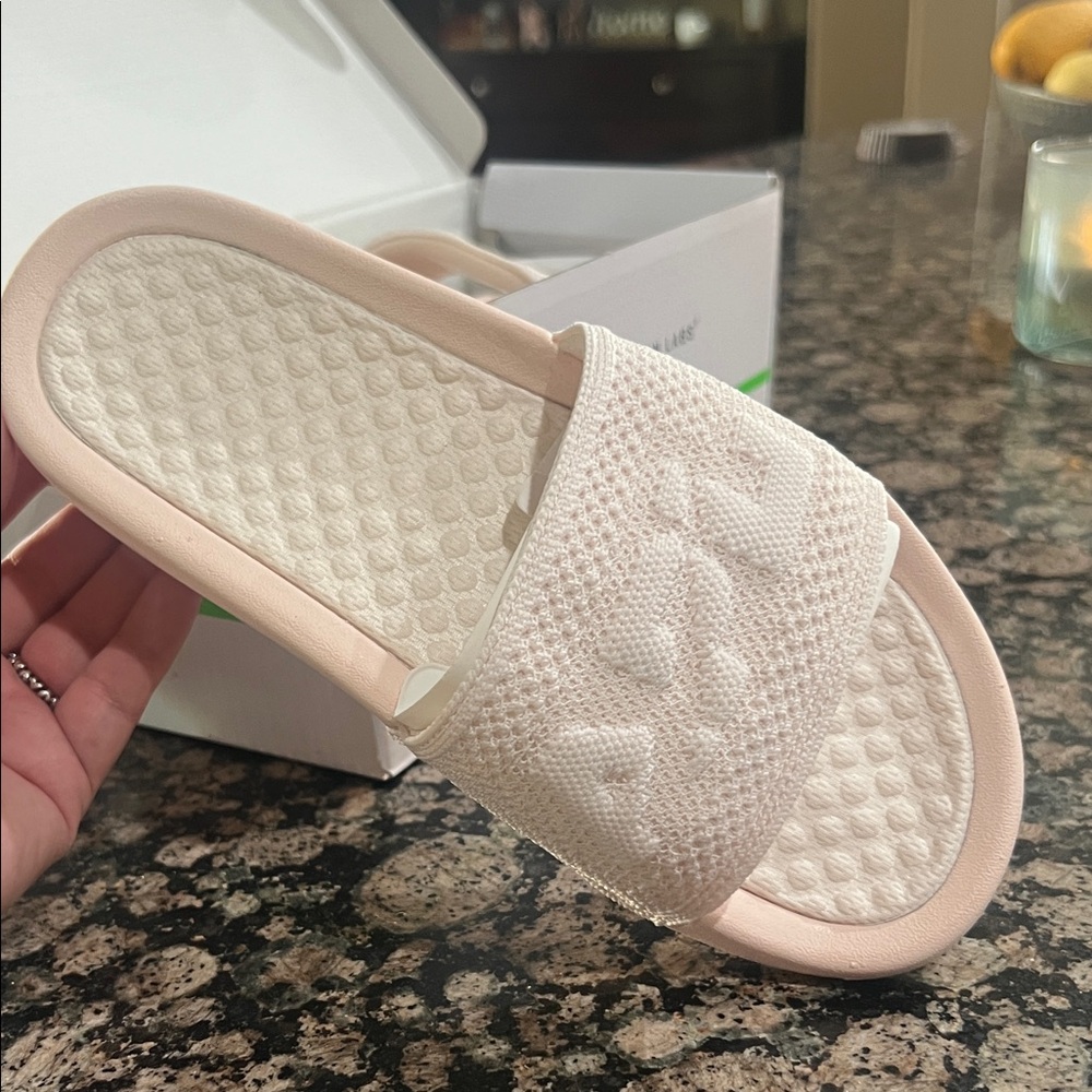 APL light pink slides Women's Size 5 NEW